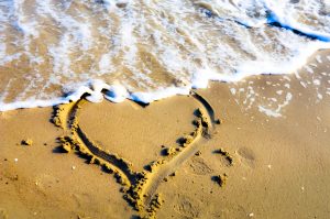 sand heart at the beach, Nikon D5100